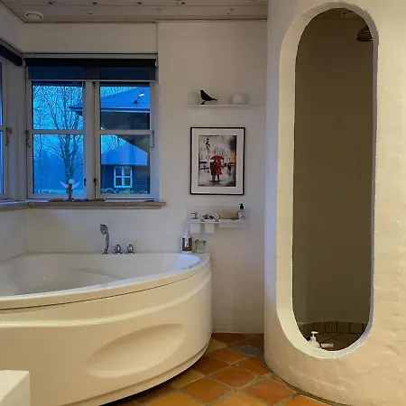 Vidunderlig Pa Landet Med Pool * Avlum