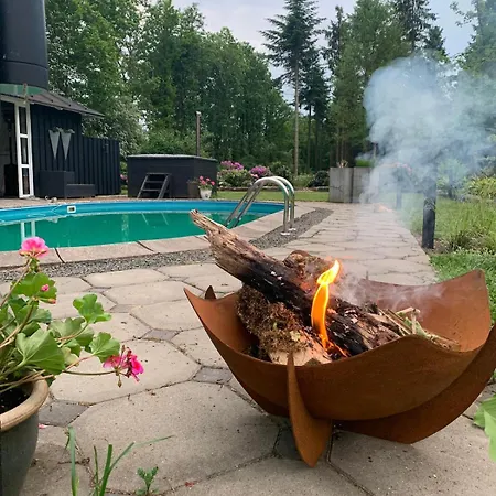 Vidunderlig Pa Landet Med Pool *